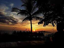 Banana Sunset Bar & Bungalows