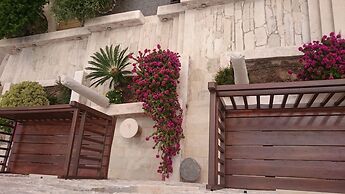 Lithos Traditional Houses