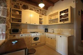 Lithos Traditional Houses