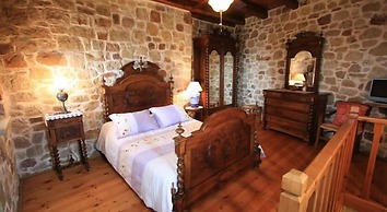 Lithos Traditional Houses