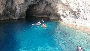 Lithos Traditional Houses