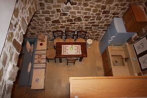 Lithos Traditional Houses