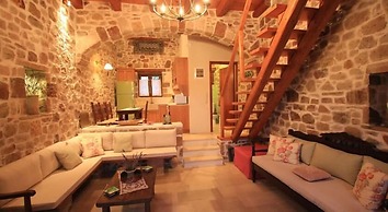 Lithos Traditional Houses