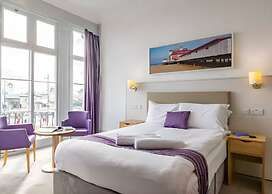 The Carlton Hotel
