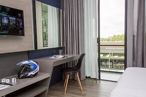 The Crystal Hotel Buriram