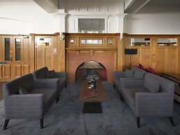 The New Southlands Hotel