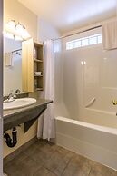 Bathgate Resort and Marina