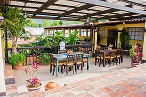 Las Camelias Inn