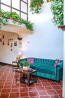 Las Camelias Inn