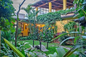 Las Camelias Inn