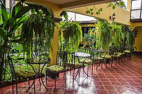 Las Camelias Inn