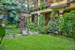 Las Camelias Inn