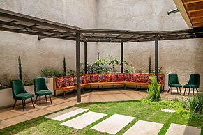 Las Camelias Inn