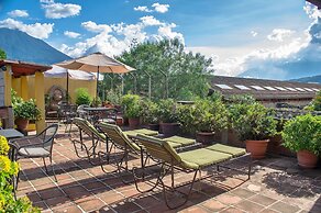 Las Camelias Inn