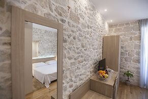 Tifani Luxury Rooms 2