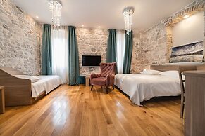 Tifani Luxury Rooms 2