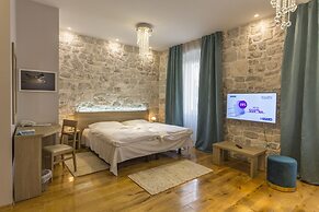 Tifani Luxury Rooms 2