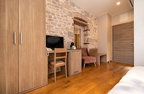 Tifani Luxury Rooms 2