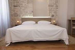 Tifani Luxury Rooms 2