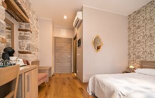 Tifani Luxury Rooms 2