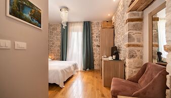 Tifani Luxury Rooms 2