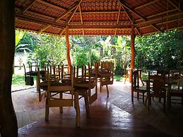 Costa Azul Lodge