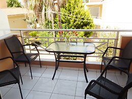 Apollon Studios & Apartments