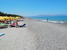 Apollon Studios & Apartments