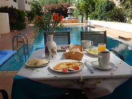 Apollon Studios & Apartments