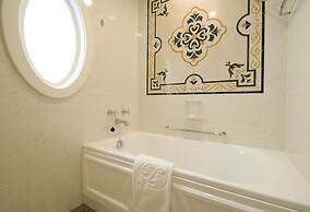 Tokyo Disneyland Hotel