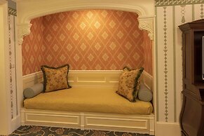 Tokyo Disneyland Hotel