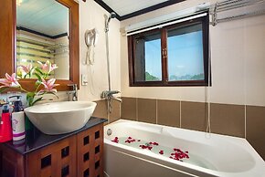 Halong Royal Palace Cruise