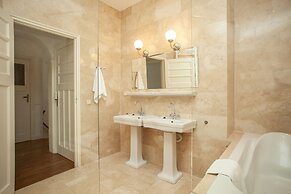 Stayci Serviced Apartments Royal Nassau