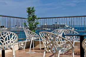 Galeria Valeria Seaside Downtown - MAG Quaint & Elegant Boutique Hotel