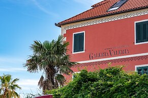 Galeria Valeria Seaside Downtown - MAG Quaint & Elegant Boutique Hotel