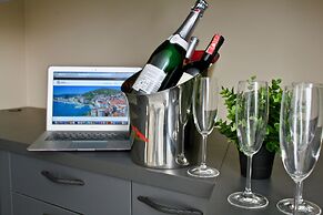 Galeria Valeria Seaside Downtown - MAG Quaint & Elegant Boutique Hotel