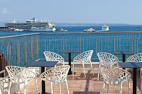 Galeria Valeria Seaside Downtown - MAG Quaint & Elegant Boutique Hotel