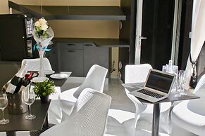 Galeria Valeria Seaside Downtown - MAG Quaint & Elegant Boutique Hotel