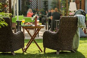 Art & Garden Residence