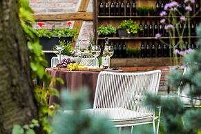 Art & Garden Residence