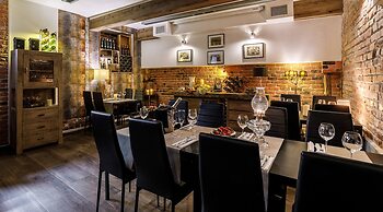 Art & Garden Residence