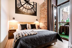 Art & Garden Residence