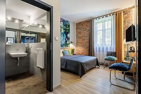 Art & Garden Residence