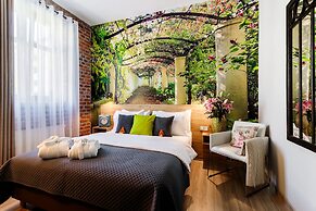 Art & Garden Residence