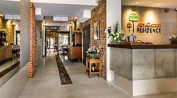 Art & Garden Residence