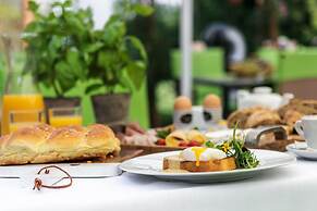 Art & Garden Residence