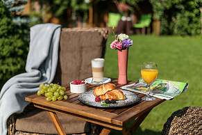 Art & Garden Residence