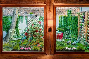 Art & Garden Residence