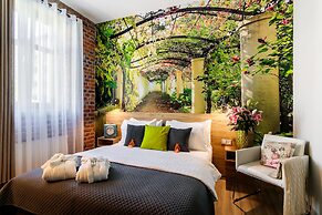 Art & Garden Residence