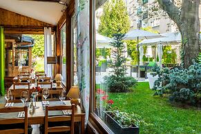 Art & Garden Residence